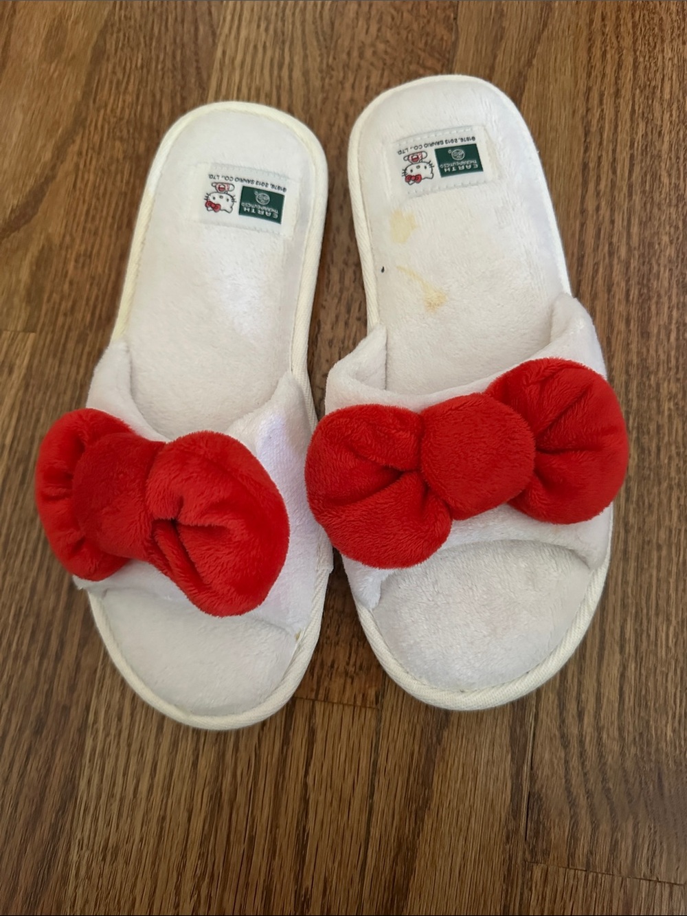 Hello Kitty White Plush Slippers with Red Bow